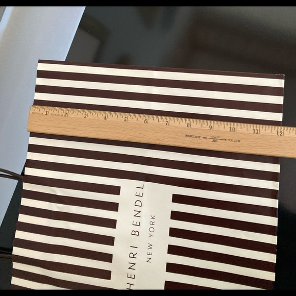 Henri Bendel paper shopping bag- Collectible Brand new. RARE - Picture 5 of 5